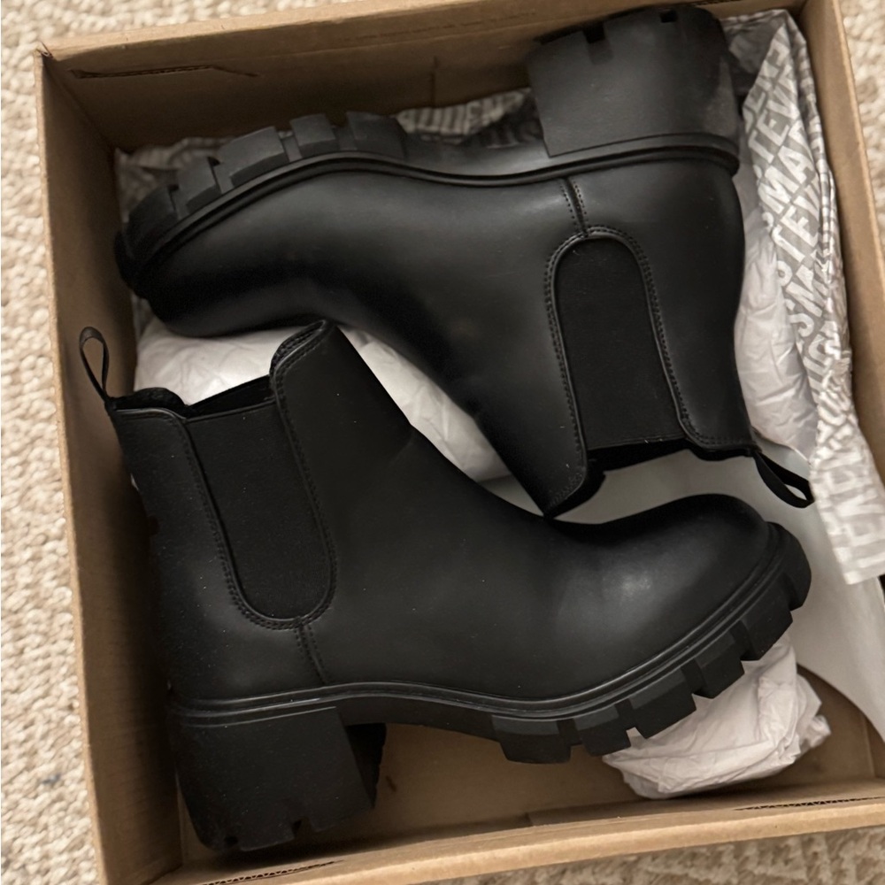 NEW Black Women's Steve Madden Chelsea Boots